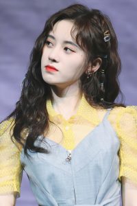 娇小的妹子鞠婧祎快来欣赏她的神仙颜值