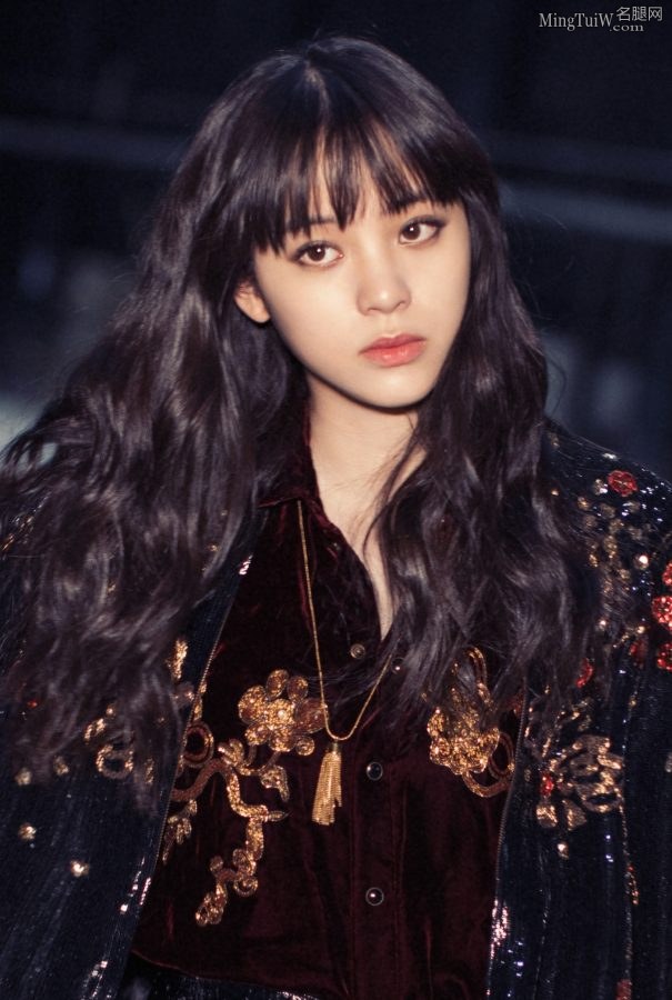 欧阳娜娜脚穿短靴美腿笔直修长(9/12)