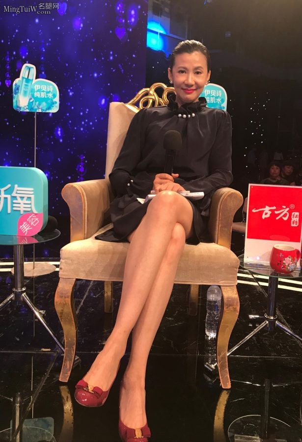 演员陈炜参加节目双腿夹紧(1/2)