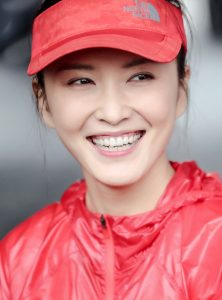 爱运动的美女徐洁儿美腿白皙笑容灿烂