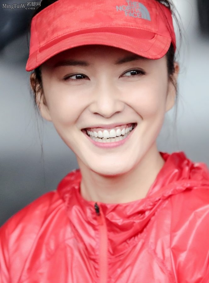 爱运动的美女徐洁儿美腿白皙笑容灿烂(6/6)