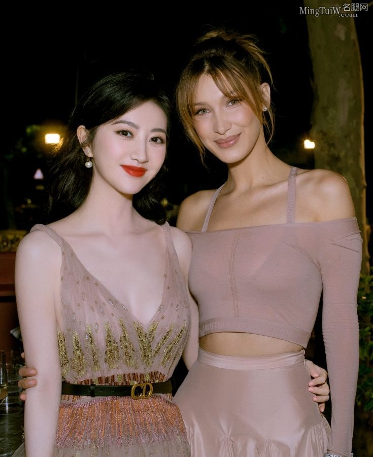 Seeing Jing Tian reminds me of an old saying: If your breasts are not big, just show them often.(6/9)