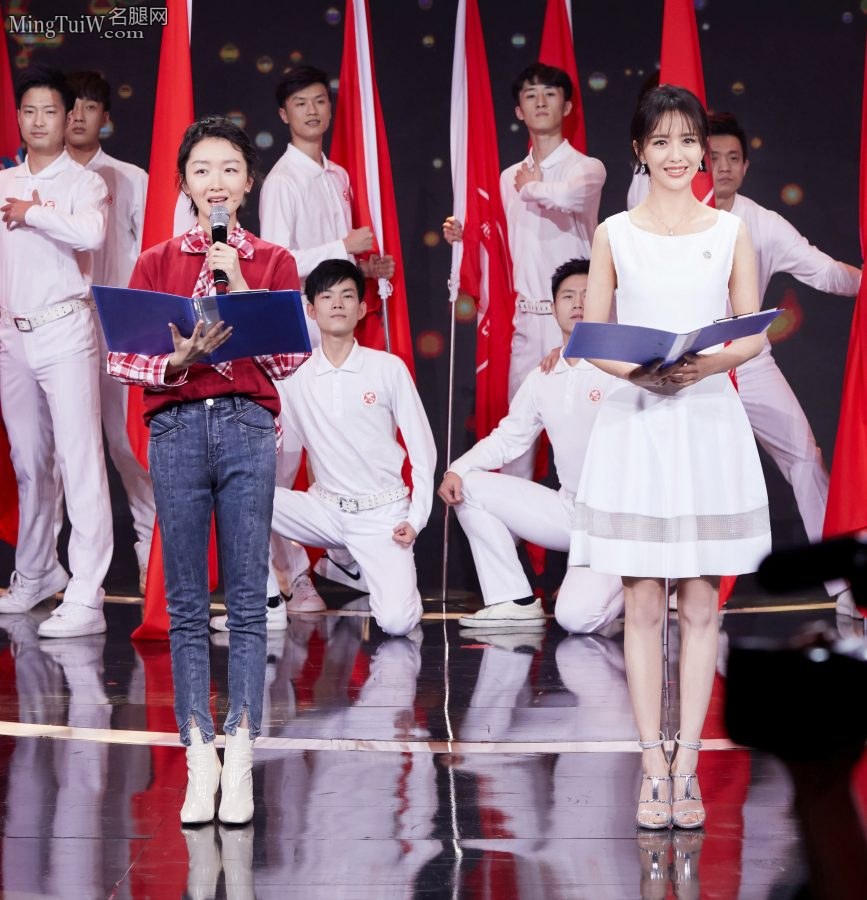 人美气质佳佟丽娅展示嫩足给她点赞(6/9)