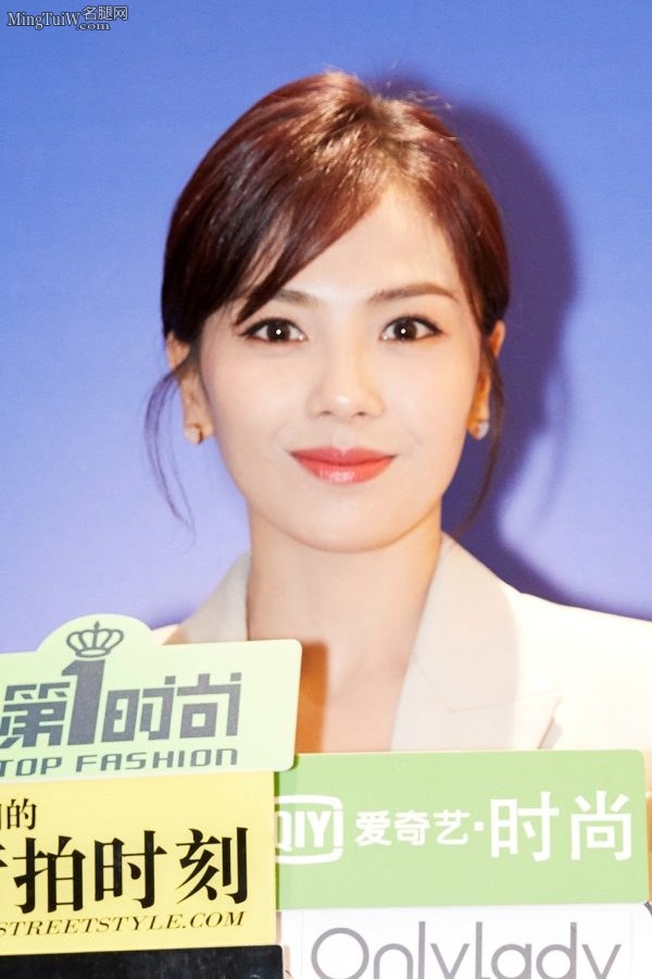 气质美涛刘涛优雅亮相换了两双高跟鞋想玩哪双玩哪双(6/11)