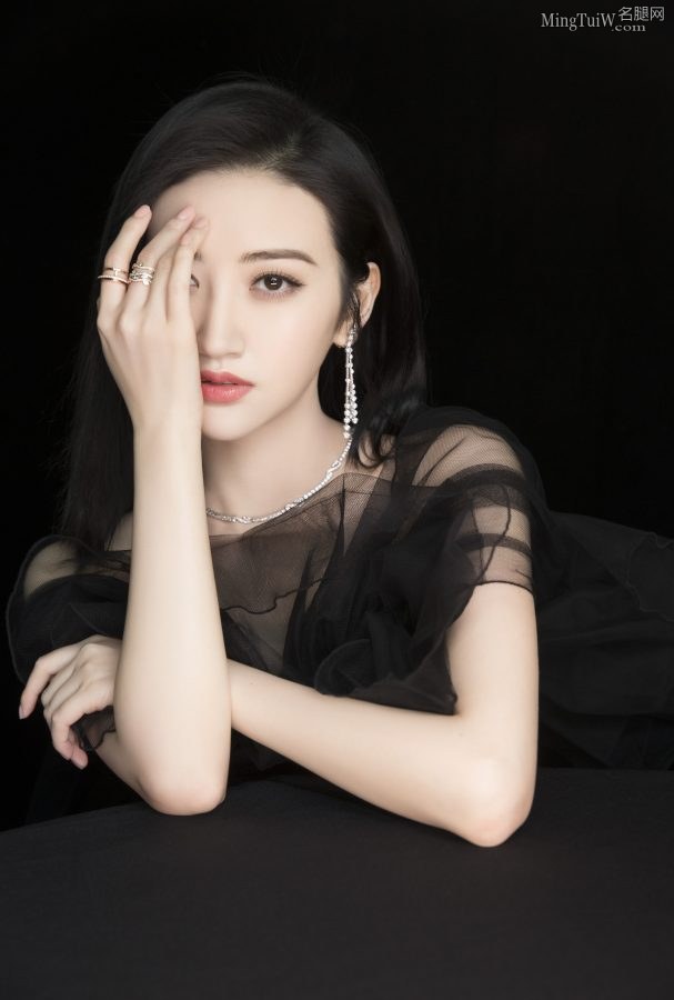 年轻貌美的女星景甜顶级玉腿(10/14)