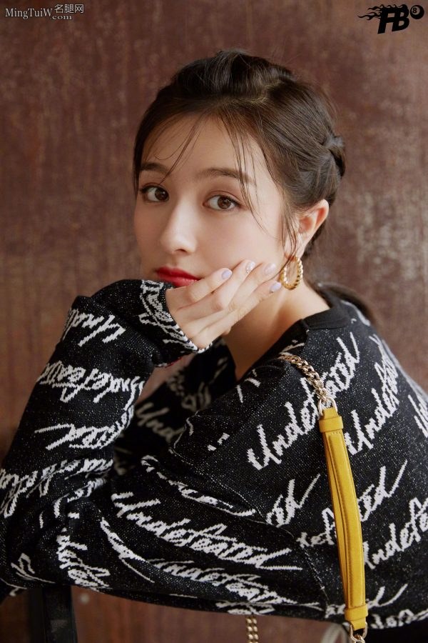 可爱清纯的大眼睛姑娘李兰迪美腿细高跟鞋(7/8)