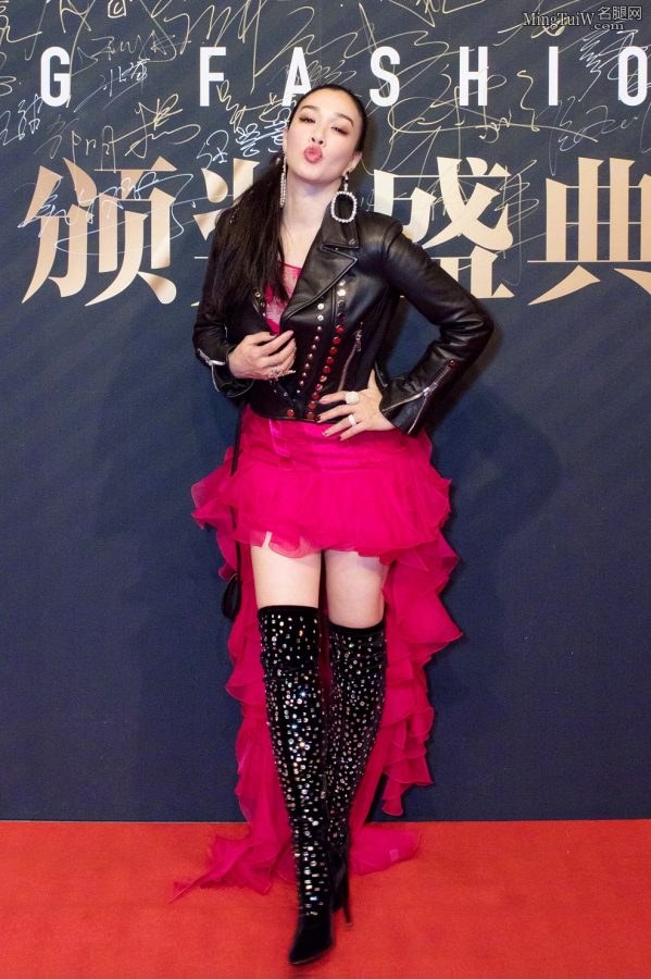 钟丽缇走红地毯红唇加上靴子美腿充满女人味(8/14)