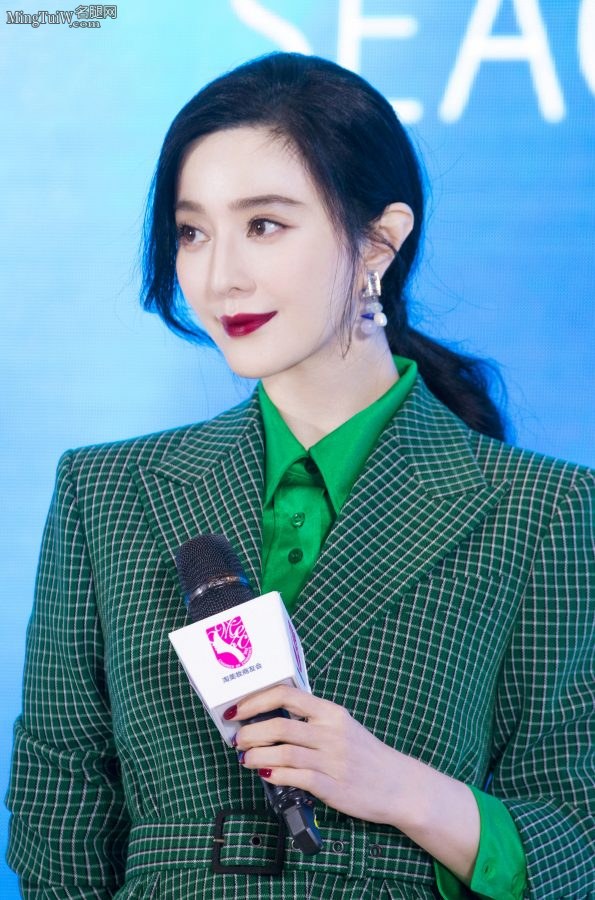 美艳红唇范冰冰身穿清新绿色套装(6/6)