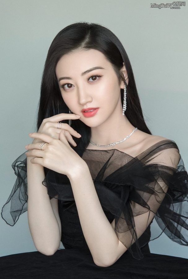 年轻貌美的女星景甜顶级玉腿(4/14)