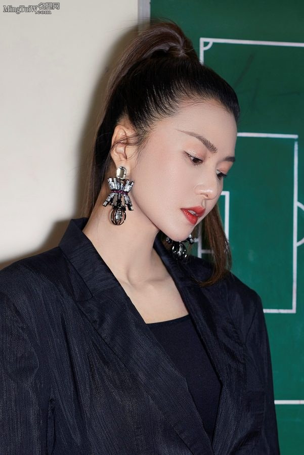 谭维维美腿穿高筒靴现场飙歌效果燃炸(6/9)