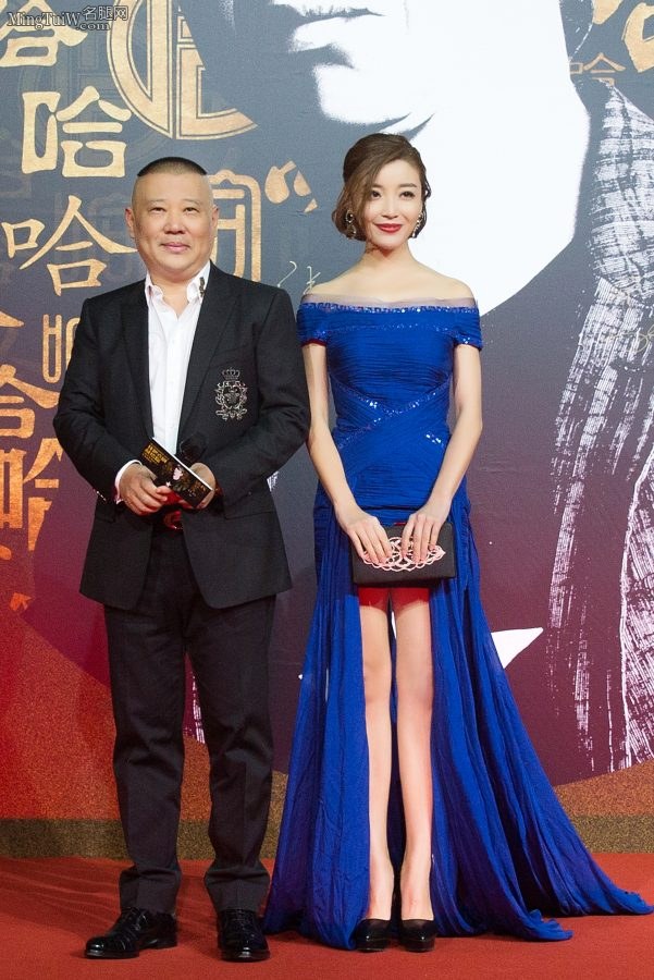 高晓菲跟老郭走红毯美腿修长(1/3)