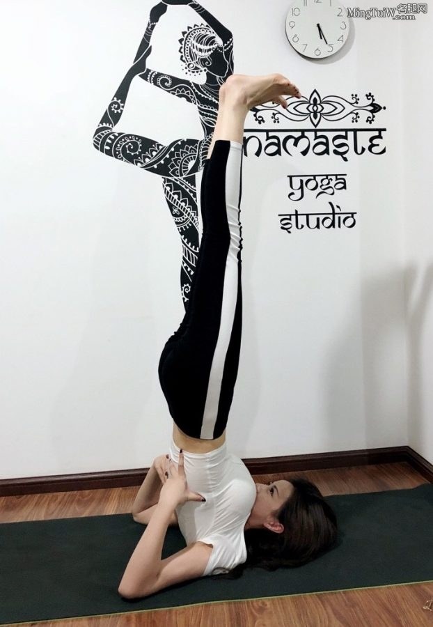 纪文君为你解锁更多姿势第一张名曰“自取其乳”(1/4)