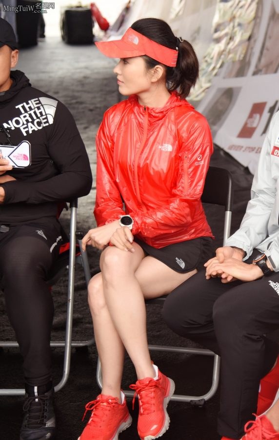 爱运动的美女徐洁儿美腿白皙笑容灿烂(4/6)
