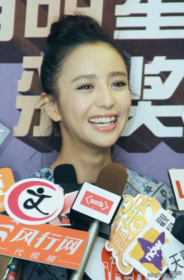天仙下凡佟丽娅美妞踩尖头高跟鞋无修正(9/12)