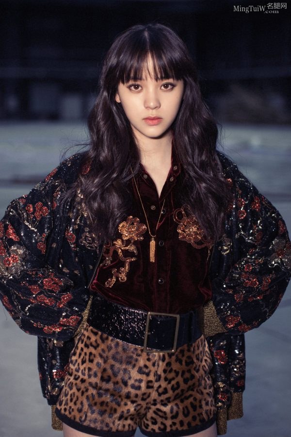 欧阳娜娜脚穿短靴美腿笔直修长(8/12)
