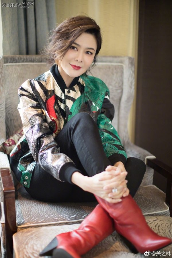 成熟美女明星关之琳紧身裤靴子身材真好(4/7)