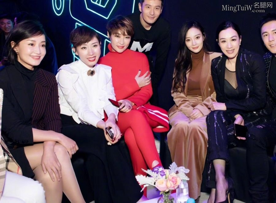 钟丽缇即使是穿长裤也要穿丝袜给她点个赞(1/5)