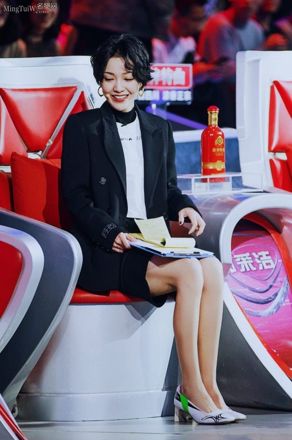 这个节目不错可以好好欣赏女嘉宾郭采洁的美腿(2/7)