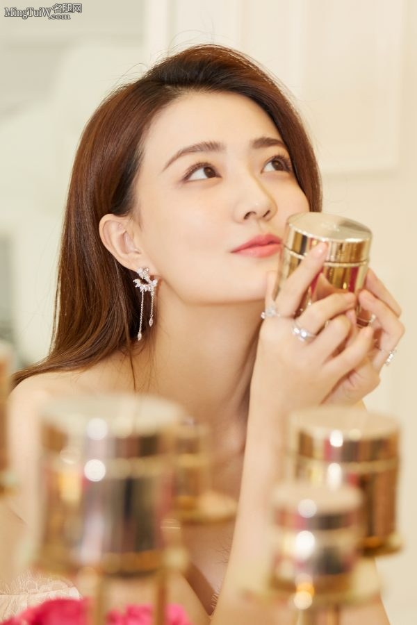 女星徐璐低胸礼服优雅好喜欢她脚上经常穿的的尖头高跟(3/9)