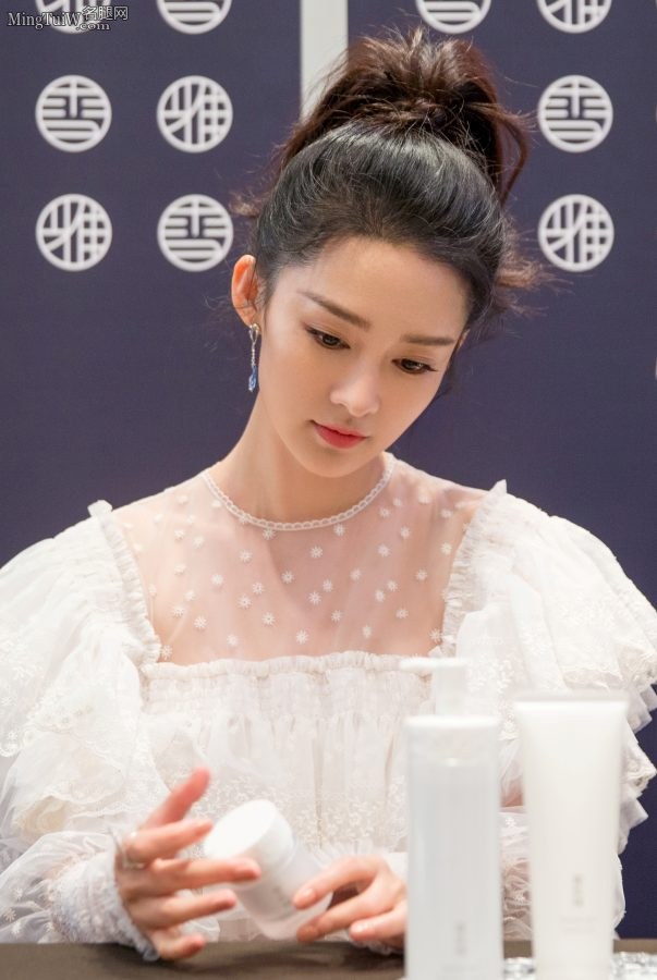 李沁光腿玉足写真优美的线条太诱人(8/10)