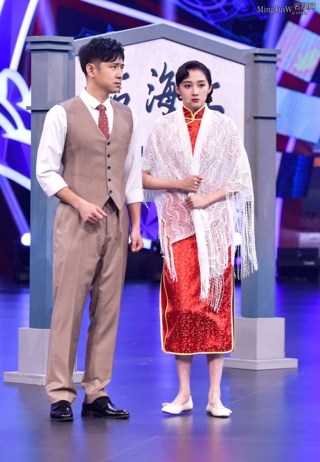 一老一少王琳和关晓彤穿旗袍带你穿越(6/8)