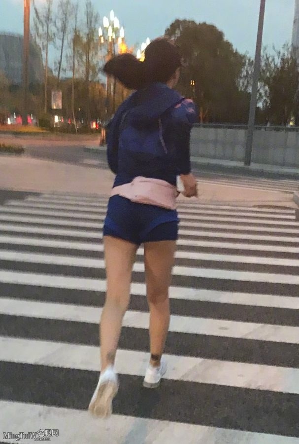 热爱运动的谭维维练出结实匀称的美腿(4/5)