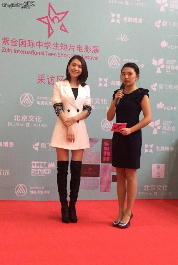 栗坤穿细跟长靴出席活动美腿惊艳全场(2/2)