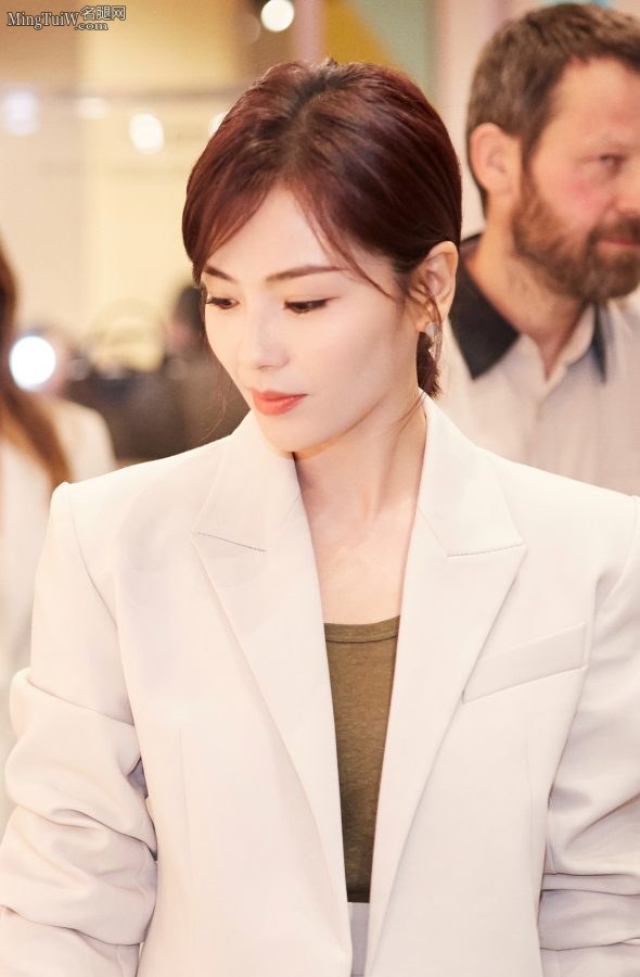 气质美涛刘涛优雅亮相换了两双高跟鞋想玩哪双玩哪双(11/11)