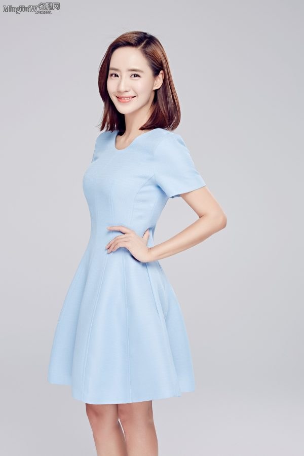 女神王智清新小篮裙高跟美足写真(5/8)