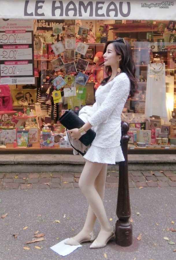 纪文君在欧洲旅行的照片腿这么白穿了丝袜吗(3/5)
