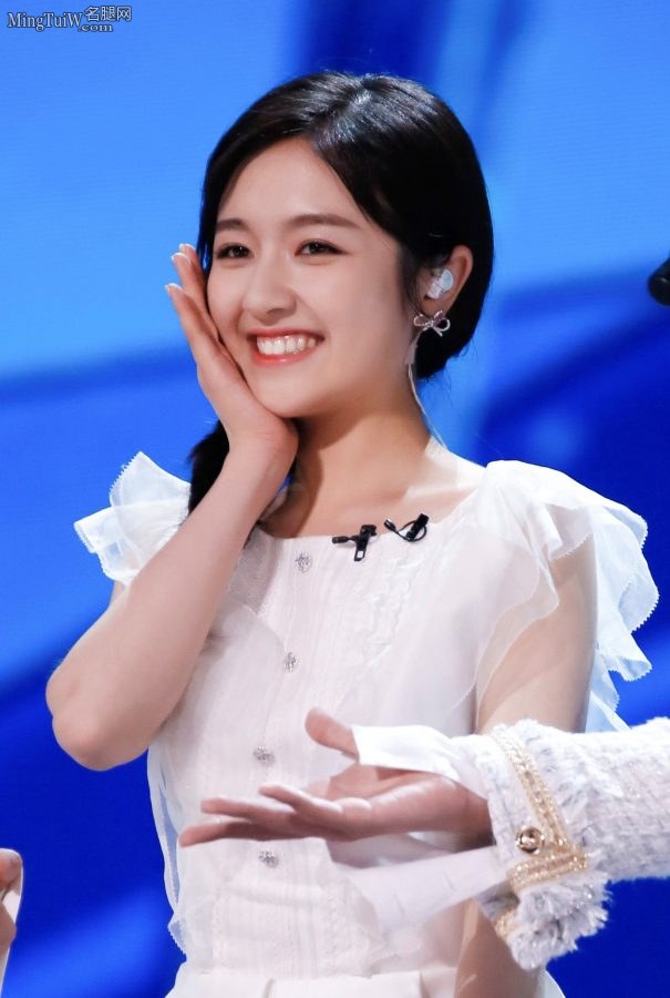 纯美可爱的小甜豆李兰迪仙女裙配高跟鞋(8/9)