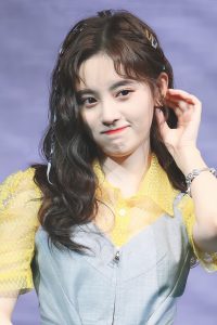 娇小的妹子鞠婧祎快来欣赏她的神仙颜值