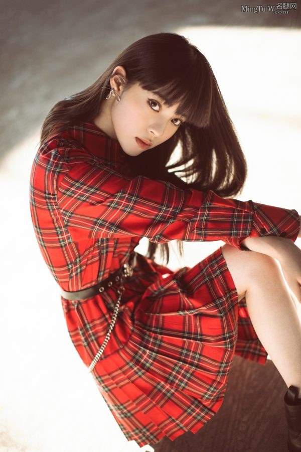 长直发美少女欧阳娜娜的细白腿(6/13)