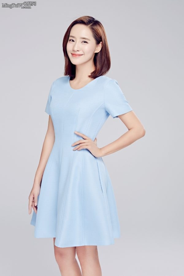 女神王智清新小篮裙高跟美足写真(6/8)