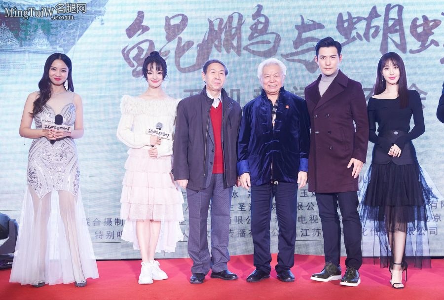 美女明星李菲儿玉足踩高跟鞋亮相发布会(8/8)