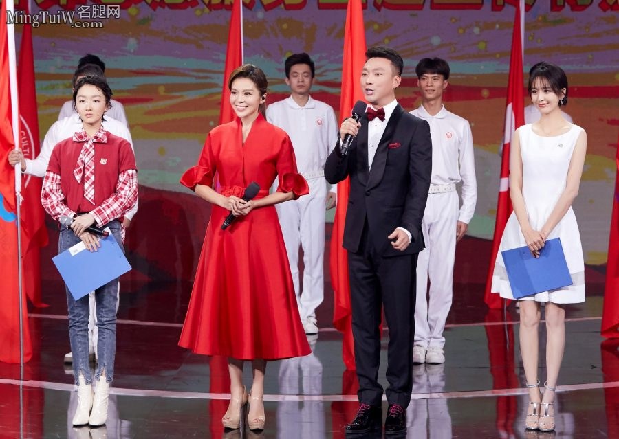 人美气质佳佟丽娅展示嫩足给她点赞(7/9)