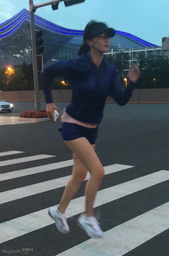 热爱运动的谭维维练出结实匀称的美腿(5/5)