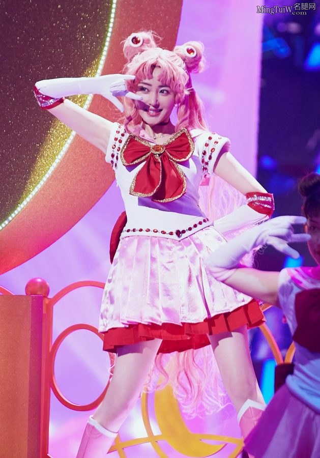 张天爱化身成为美少女战士你们城里人太会玩了(4/9)