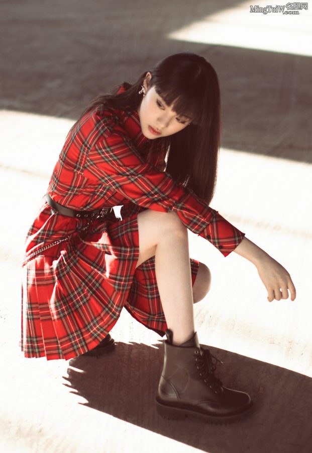 长直发美少女欧阳娜娜的细白腿(8/13)
