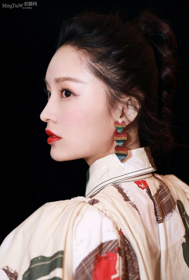 天仙妹子李沁拍写真美腿光滑纤细(6/6)