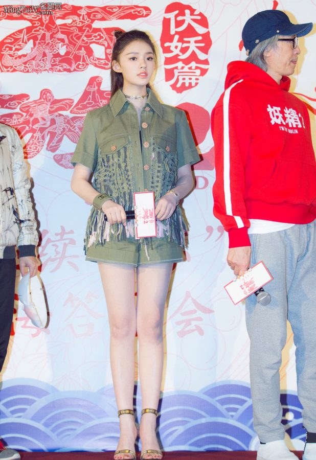 美人鱼林允的超长的玉腿太逆天了(2/3)