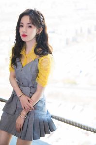 娇小的妹子鞠婧祎快来欣赏她的神仙颜值