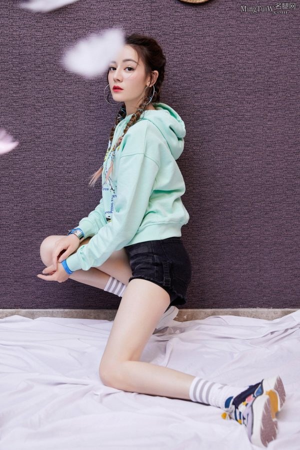 腿长颜值高活捉大美妞迪丽热巴一枚(2/15)