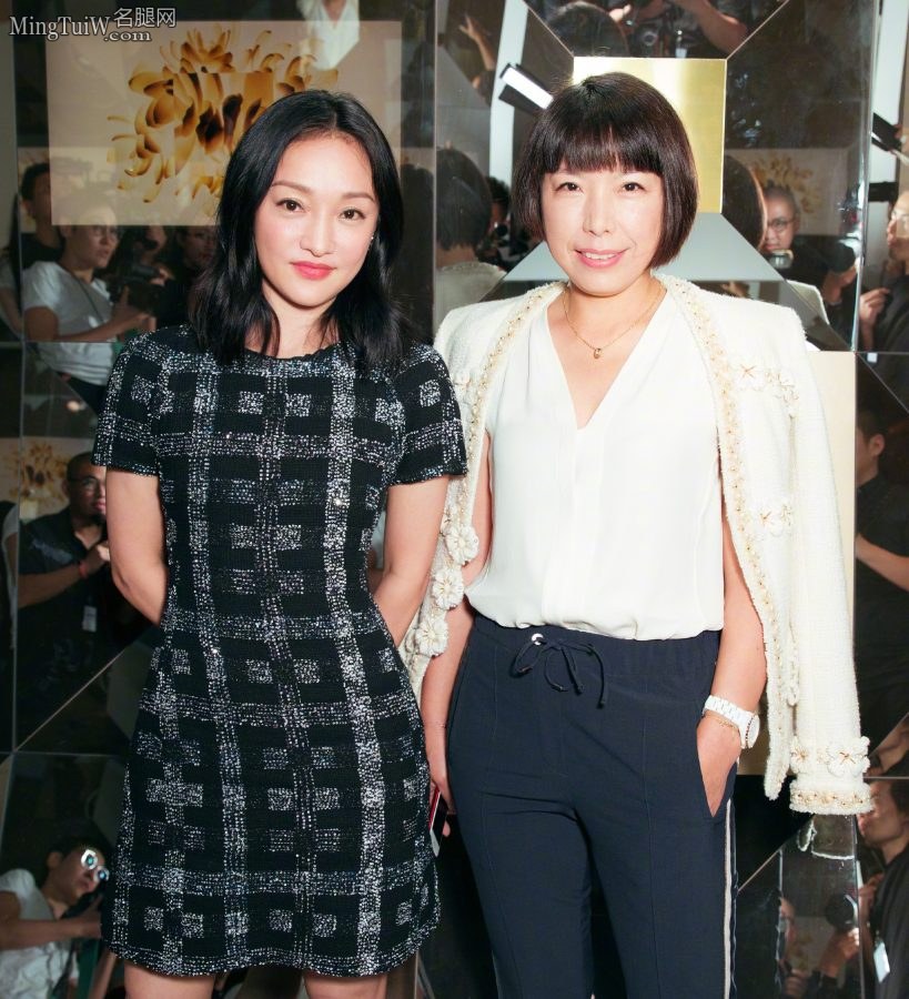 Zhou Xun attended a fashion brand event with beautiful legs and high heels(16/19)