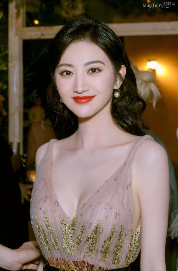 看到景甜想起一句古话：胸不在大，常露就行(5/9)