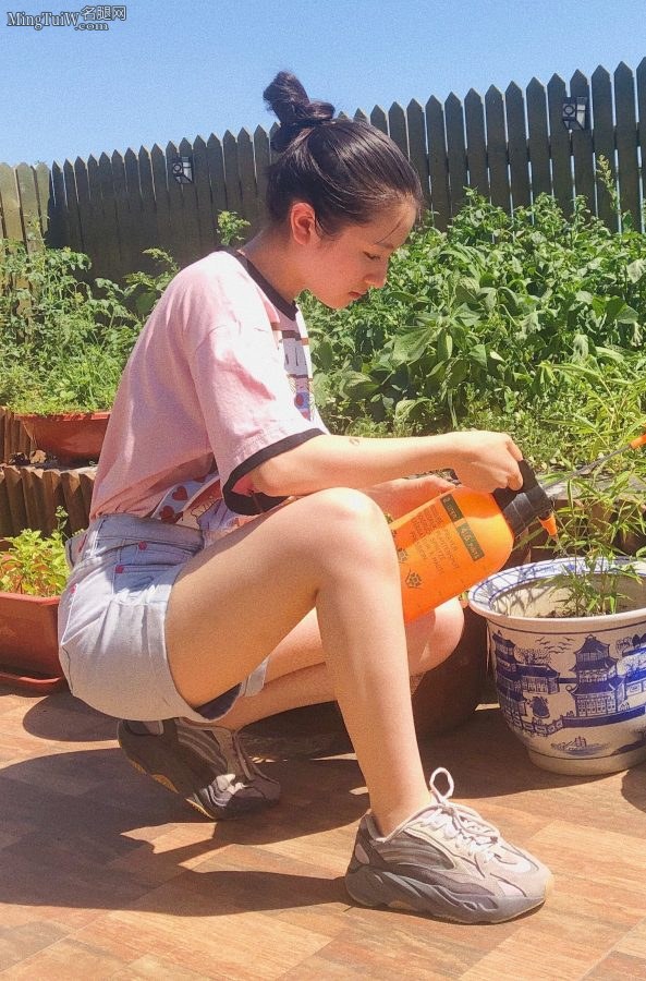 种菜的妹子李兰迪青春嫩滑的美腿(1/6)