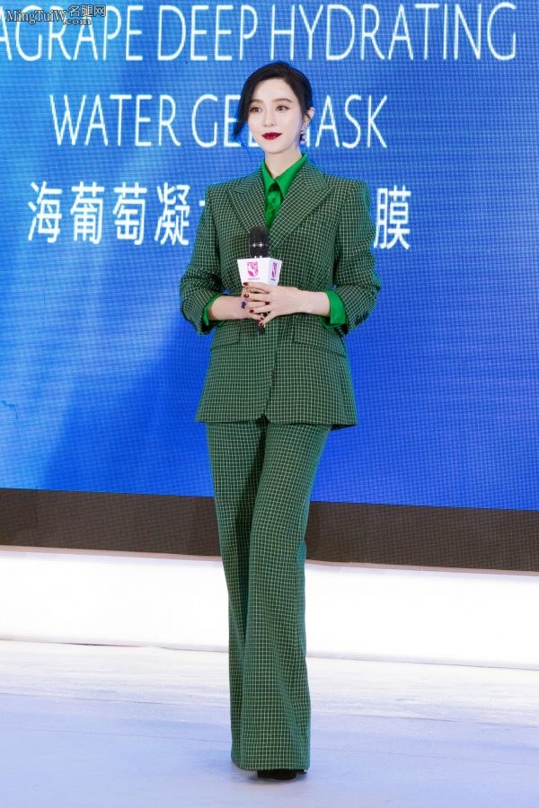 美艳红唇范冰冰身穿清新绿色套装(2/6)