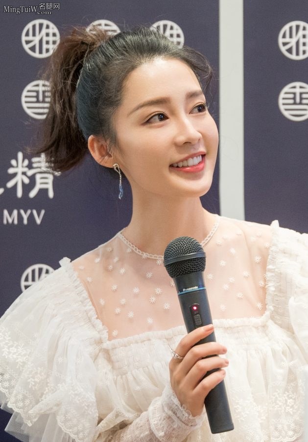 李沁光腿玉足写真优美的线条太诱人(9/10)