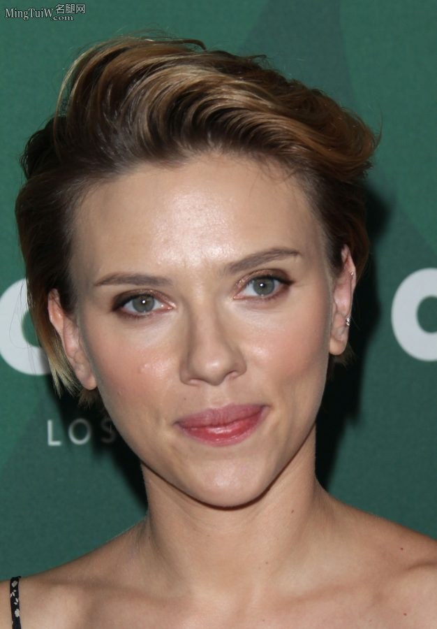 寡姐Scarlett Johansson凉高玉脚红趾甲照片(12/17)