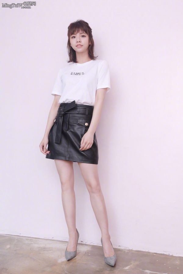 长腿女星宋芸桦短裙高跟出席宣传活动(1/3)